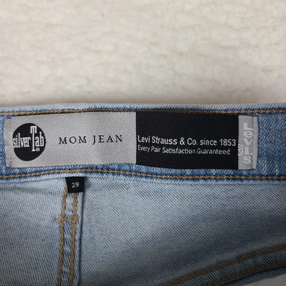 Levi's SilverTab Jeans Womens 29x27 Blue Mom Jean Distress Light Wash Waterless*